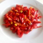 közlenmiş kırmızı biber salatası